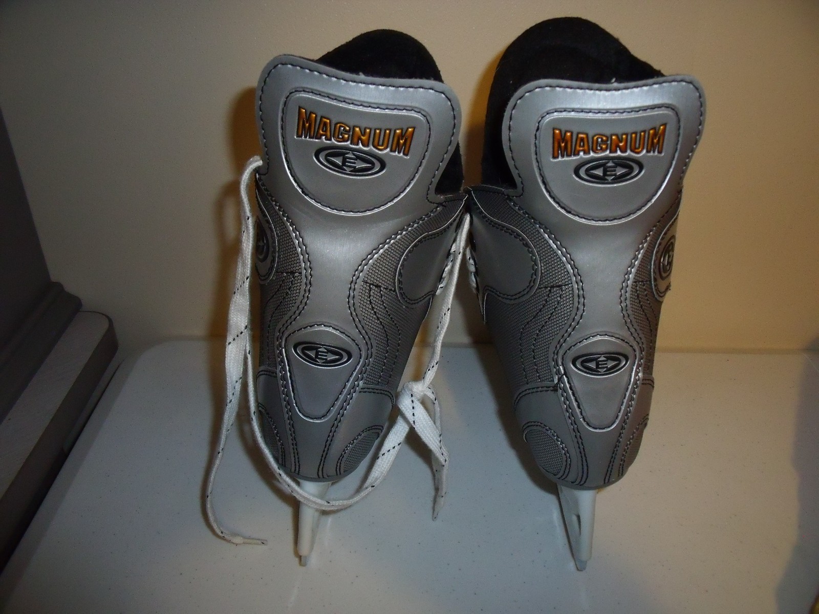 EASTON MAGNUM ICE HOCKEY SKATES NEW Great Comfortable eBay