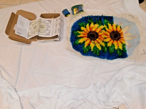 Vintage WonderArt 3/4 Partial Completed SUNFLOWER LATCH HOOK RUG & kit/supplies