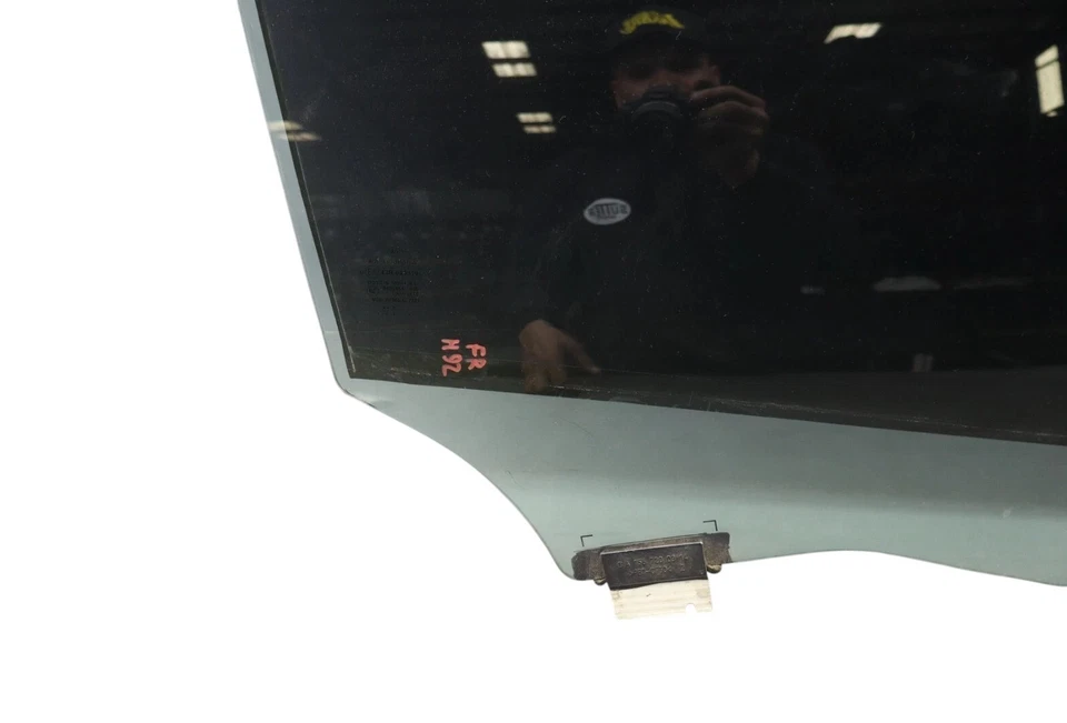 12-19 Mercedes GL550 X164 Front Right Passenger Door Window Glass 1667251410 Oem - Image 4 of 4