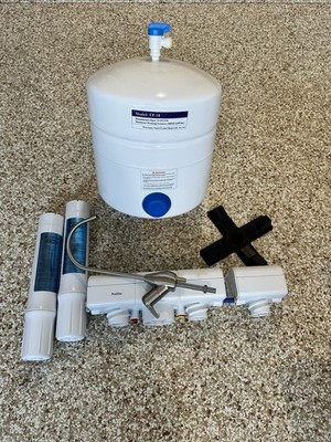 REVERSE OSMOSIS ECOWATER FILTRATION SYSTEM Model: TP-18