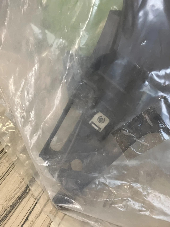 JAGUAR XK XKR XKR-S BASE SUPORTE DE MONTAGEM LATERAL DIREITO 2012-2015 FABRICANTE DE EQUIPAMENTO ORIGINAL C2P20237 - Imagem 3 de 4