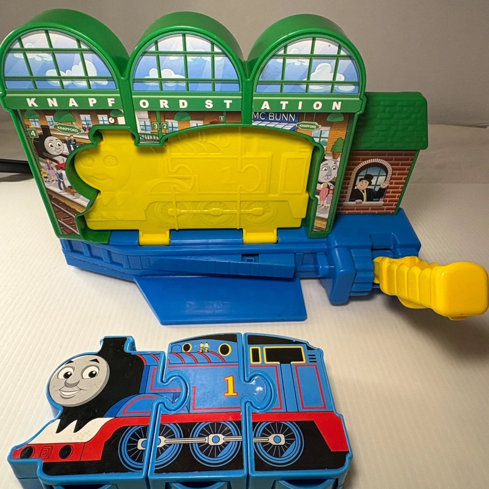 My First Thomas & Friends Fisher-Price Engine Match Express Knapford Station  - Imagem 3 de 4