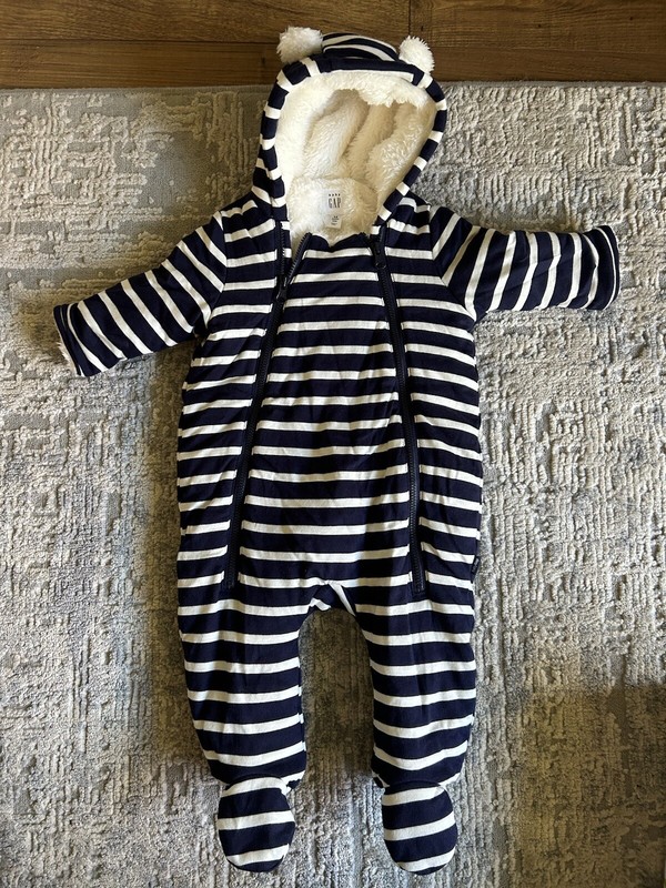 Baby Gap  3-6 Months Puffer Primaloft Snowsuit Hooded W/Ears