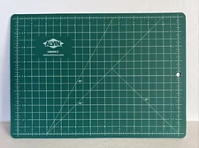 Alvin Professional GBM Series Self Healing Cutting Mat Green/Black 8.75” x 12”