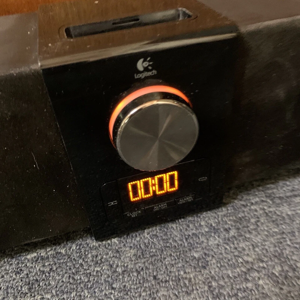 Logitech Pure-Fi Express Plus 30-pin Ipod/Iphone Speaker Dock Model Alarm Clock - Image 3 of 4