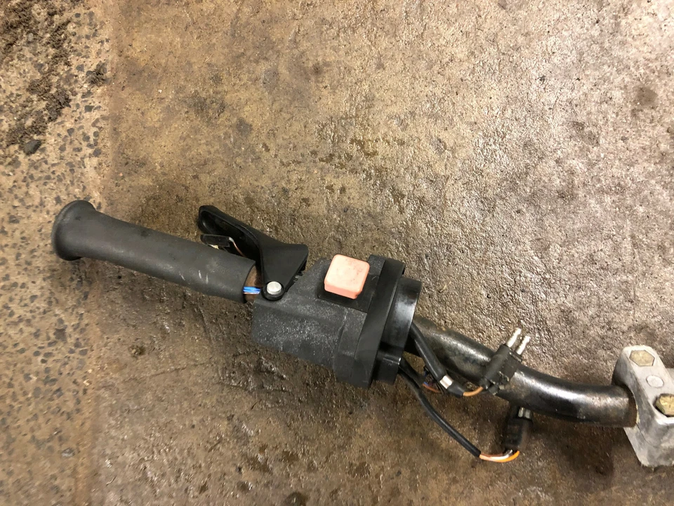 Polaris 500 XC SP GEN2 600 700 RMK SKS Trail 99 00 Handlebar Right Bar Switch - Image 2 of 3