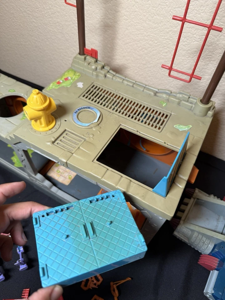Vintage TMNT Sewer Playset Parts Lot + Technodrome Teenage Mutant Ninja Turtles - Image 3 of 4