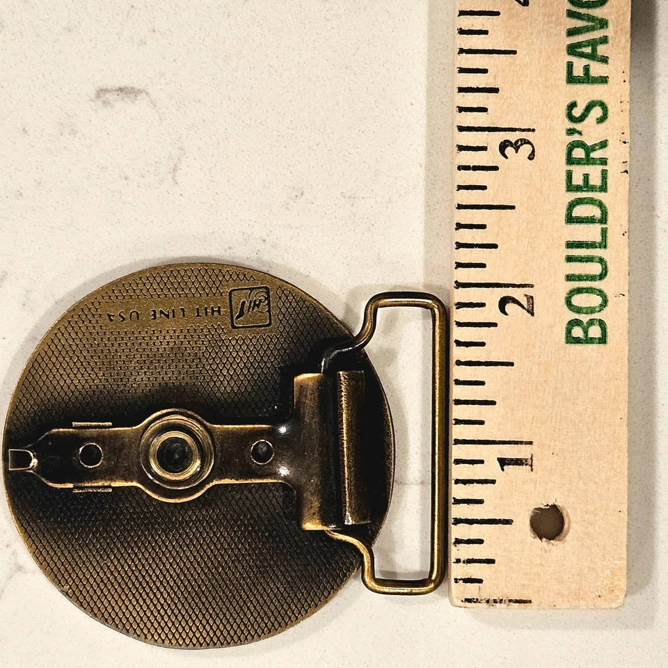 Hebilla de cinturón vintage DODD DIESEL - Hit Line EE. UU. - Esmalte rojo y crema Foto 4 de 4