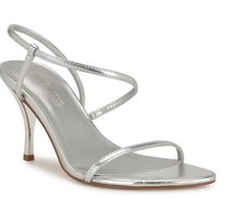 NWOB  Nine West Cakely dress sandal in silver Size 6.5