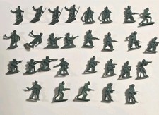 Lot of 29 Green Plastic Army Men Toy Soldiers Made in China