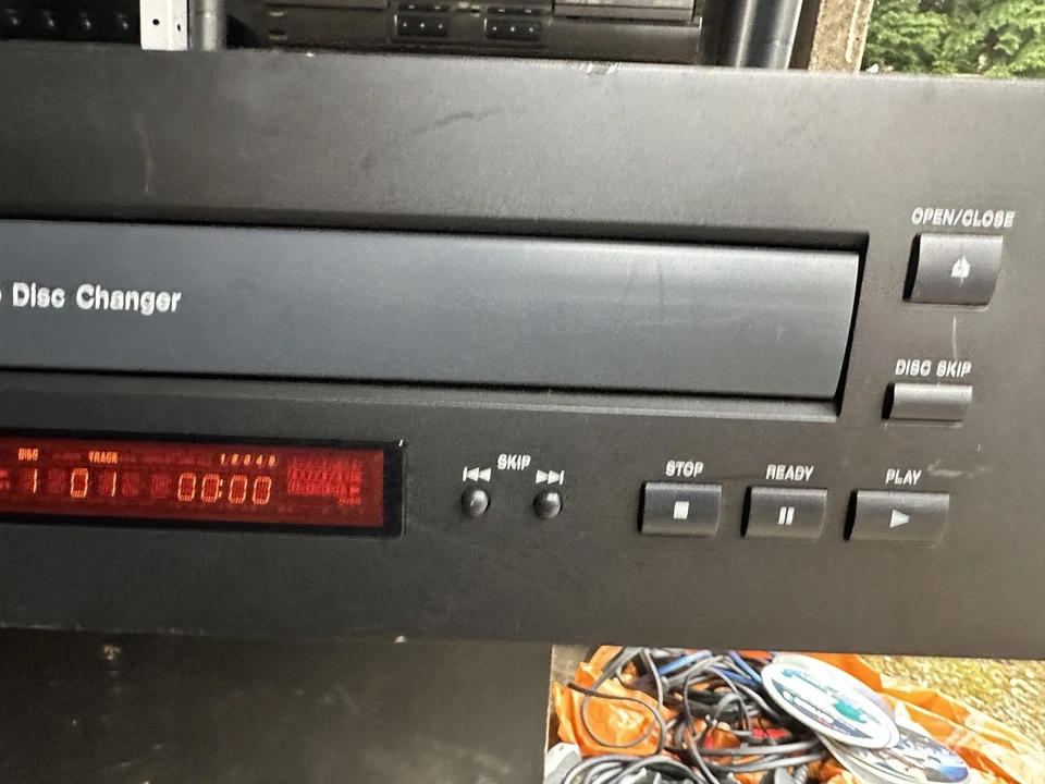 Tascam CD-355 - 5 Disc MP3 Changer/player p - Image 4 of 4