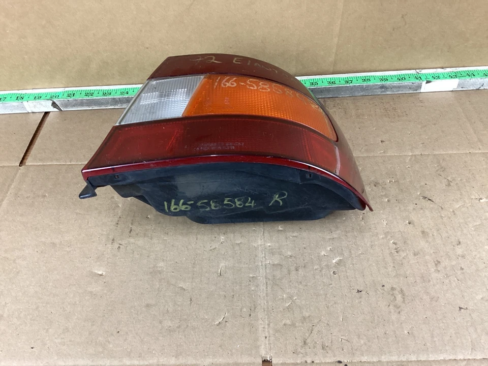 Luz trasera derecha pasajero Hyundai Elantra 1992-1993 OEM Foto 4 de 4
