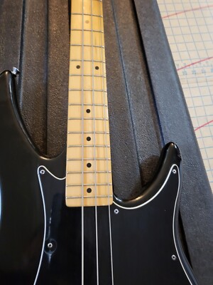Vtg Peavey Patriot Black Bass Guitar 4-String USA Made W/ Case