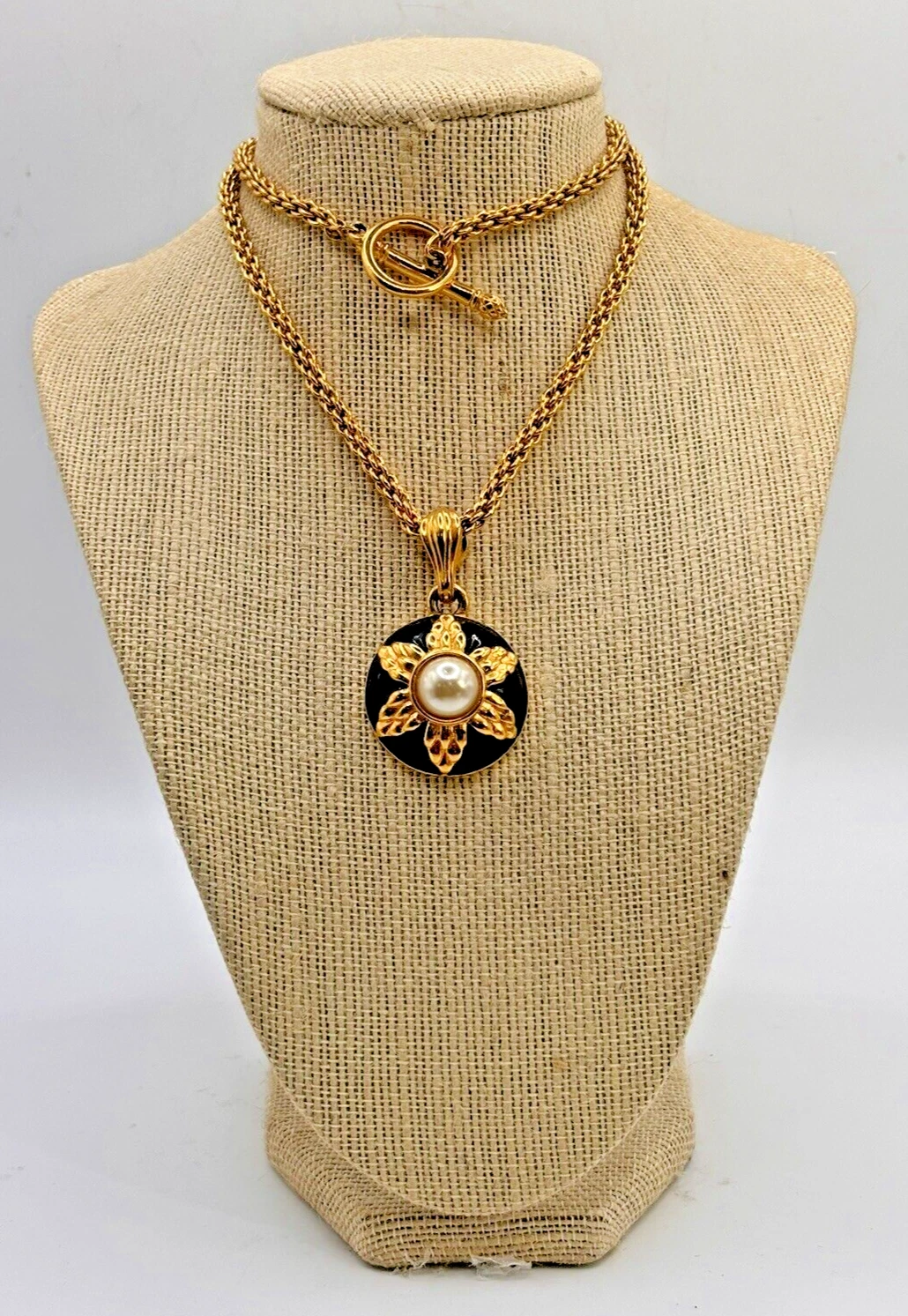 Collana Fendi finta perla + smalto nero grosso toggle con sacchetto velluto originale