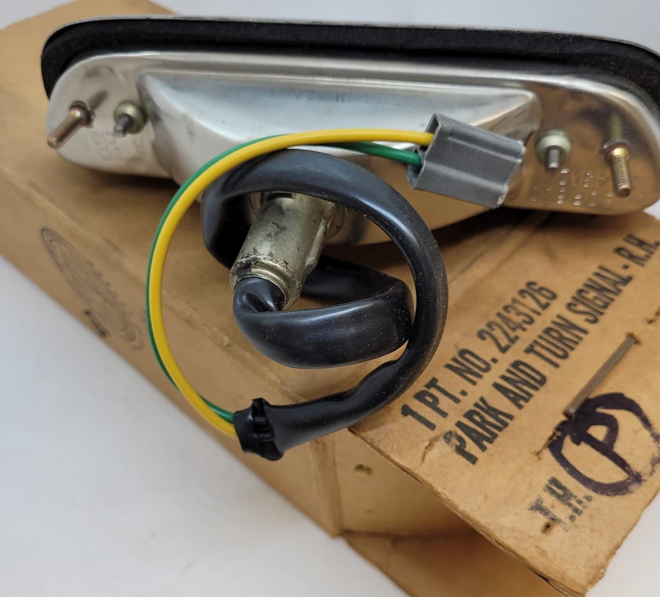 Dodge Dart 440 Polara 1963 lado derecho luz de estacionamiento conjunto lámpara 2243126 nuevo de lote nuevo Foto 4 de 4