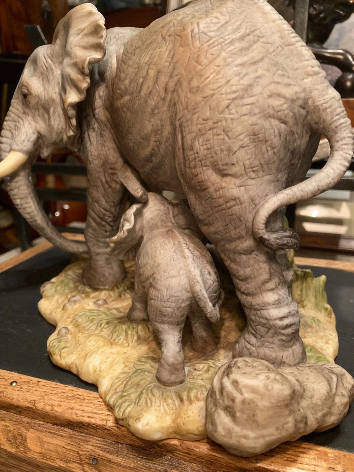 INTERIORES DEL HOGAR INSTINTOS PROTECTORES OBRA MAESTRA PORCELANA MADRE Y BEBÉ ELEFANTE Foto 4 de 4