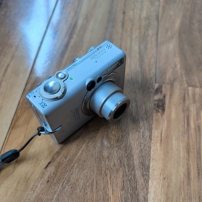 Canon IXUS 500 / PowerShot Digital ELPH S500 5.0MP Digital