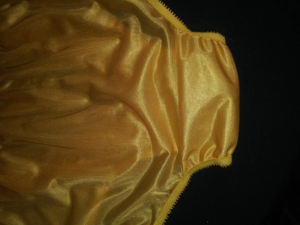 Bragas de Colección Nylon Sedoso Amarillo Brillante Pierna Alta Volantes Pin Up Sissy Encaje Incrustación XL Foto 3 de 4