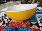 Pyrex Gold Medium 2-1/2 Quart Mixing Bowl!