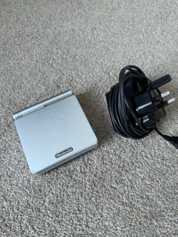 Nintendo Game Boy Advance SP Silver