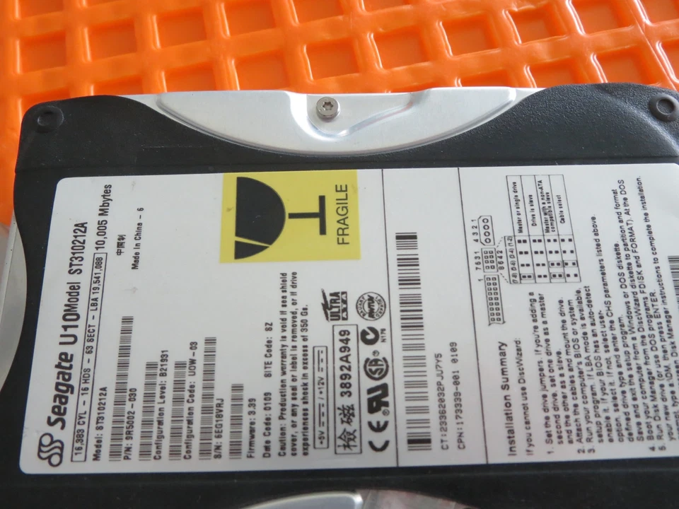 Seagate ST310212A 10GB IDE 3.5" Internal Hard Drive - Image 2 of 4