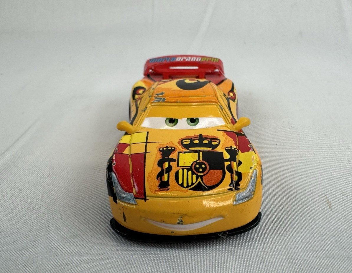 2019 Disney Pixar Cars 2 Die-Cast WGP GPM Miguel Camino FLM28 USED