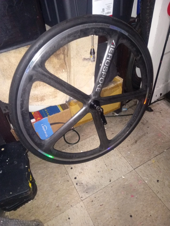 Llanta Aerospoke delantera negra 700c  Foto 2 de 4