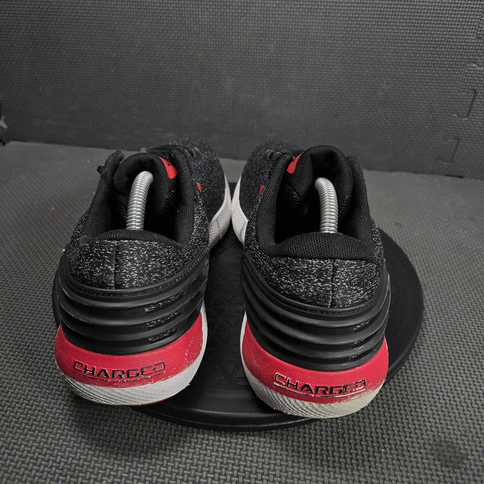 Under Armour Charged Rogue Shoes Mens Size 11.5 Black Red Sneakers 3021865-001 thumbnail 4