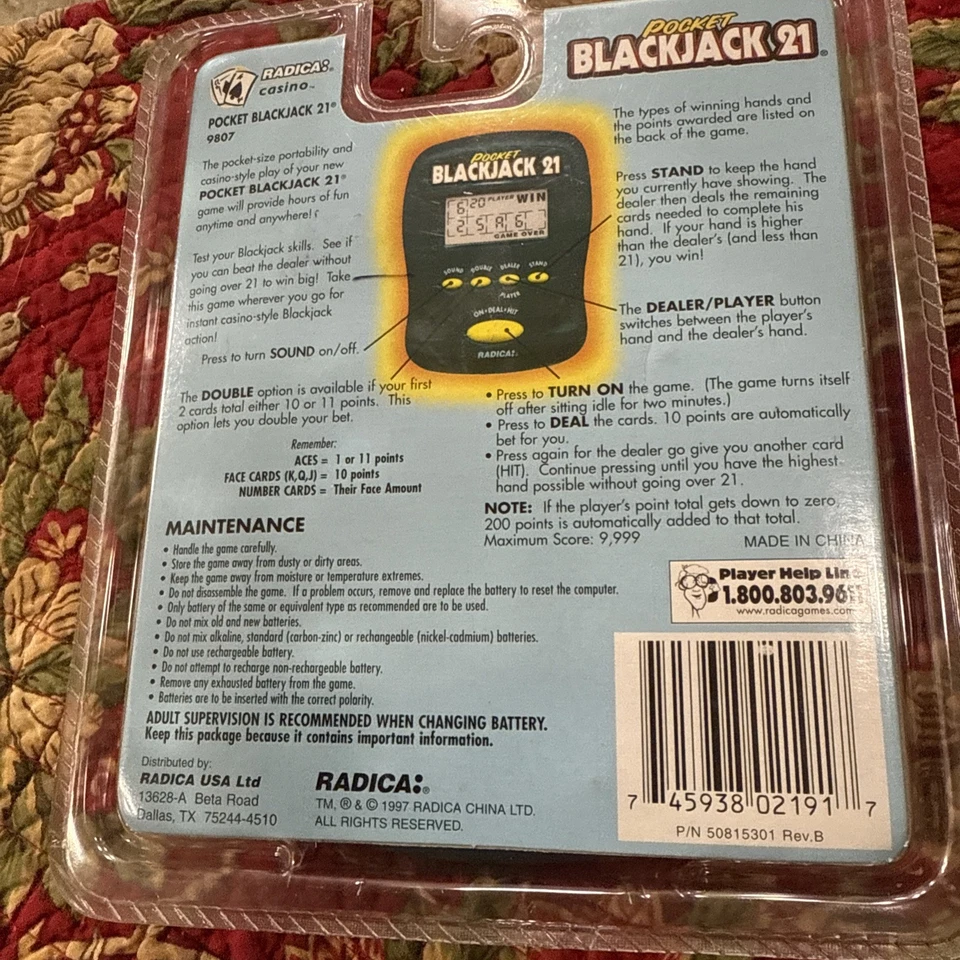 Radica Pocket Blackjack 21 Juego de Casino Electrónico LCD Portátil 9807 1997 De Colección Foto 2 de 2