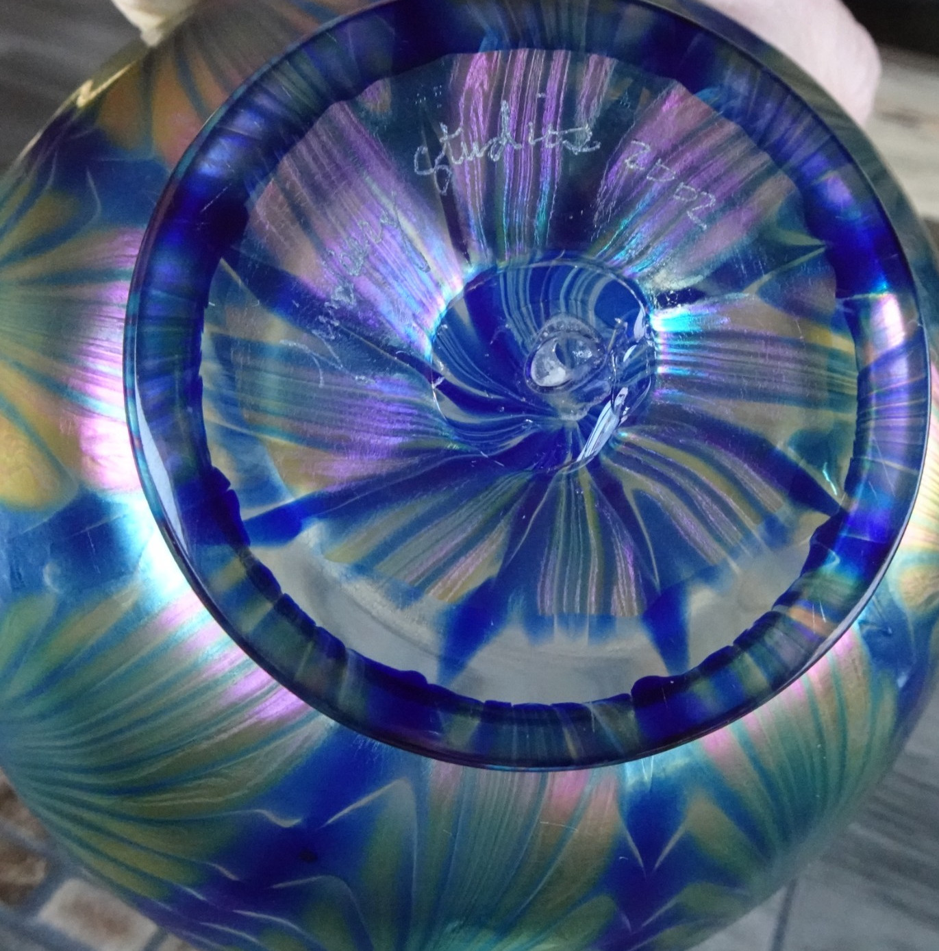 Signed Lundberg Studios Art Glass 2002 Pulled Feather Blue Iridescent Bowl