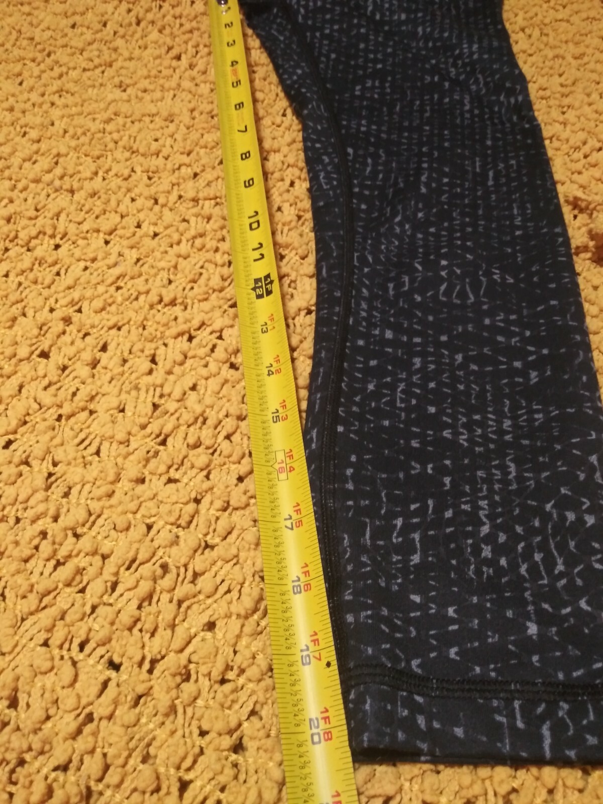 Lululemon constellation crop Patterned triangle g… - image 4