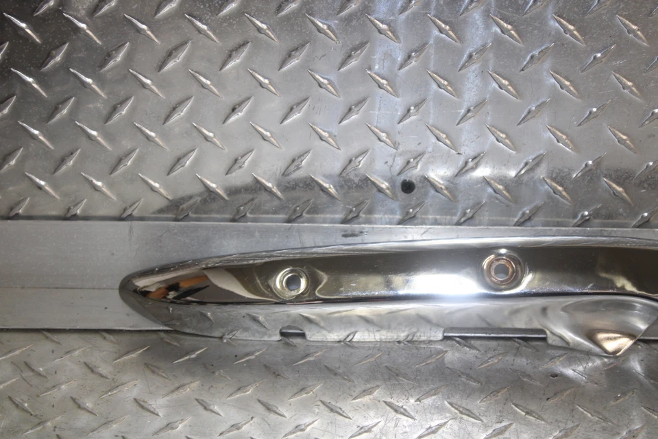 Honda Magna 750 1994 VF750C GUARDABARROS TRASERO AGARRE RIEL 77330-MZ5-000 77340-MZ5-000 Foto 2 de 4