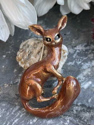 Vintage Signed Ciner Designer Enamel Figural Wallaby Kangaroo Animal Brooch Pin