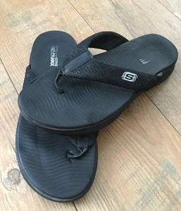 skechers mens toe post sandals