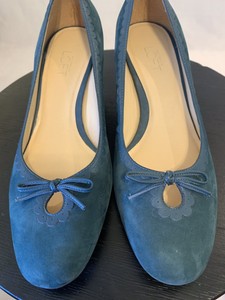 scarpin azul bico redondo