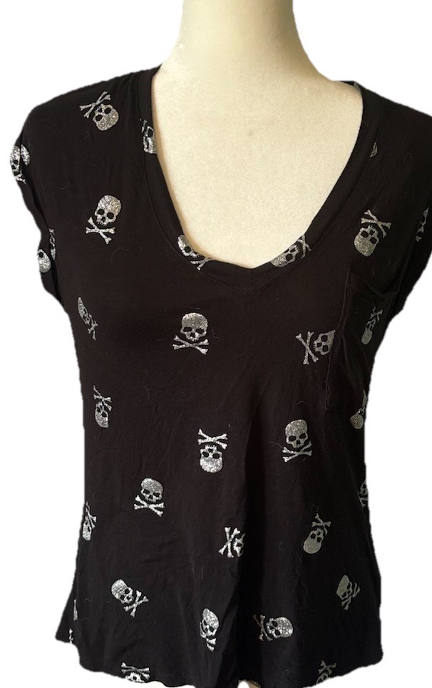No Boundaries Skull Shirt Jrs M 7-9 Black Silver Glitter V Neck Pocket Top Goth