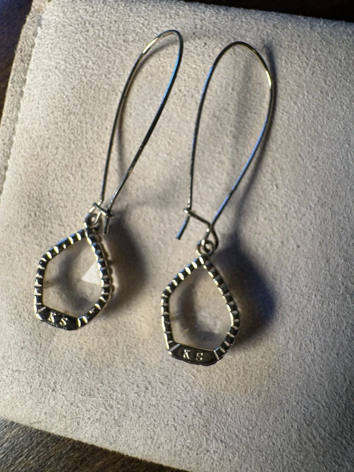 Pendientes colgantes de lágrima transparente Kendra Scott - Marcado KS - Excelente estado Foto 3 de 4
