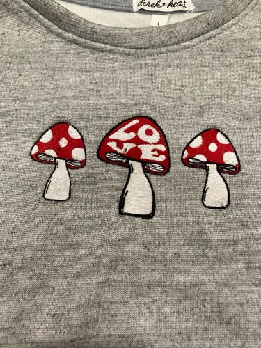 Derek Heart Embroidered Mushroom Love Sweatshirt Large Lightweight Large - Picture 2 of 7