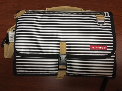 skip hop grab & go signature pronto changing station