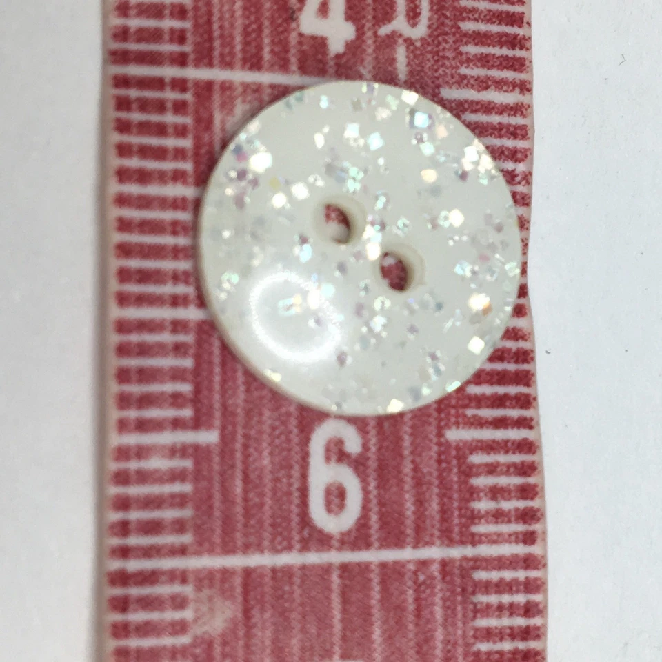 5pc Ivory & Glitter Resin 2 Hole Round Flat Buttons 18mm Sparkle Mother Of Pearl - Image 4 of 4