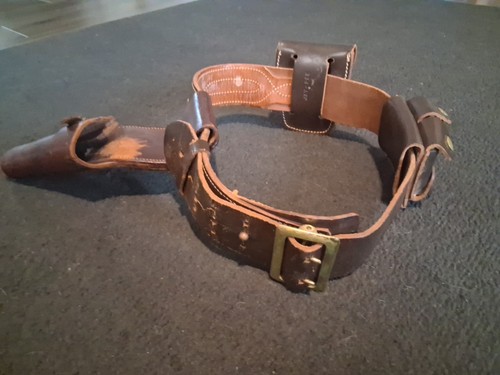 Vintage Western Gun & Cuff Genuine Cowhide Leather Belt