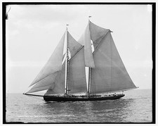 Photo:Rose Dorothea, winner of Lipton Cup, in first ? Fishermen's Race