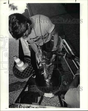 1991 Press Photo Rich Stevenson with the Sika robot - cva76392
