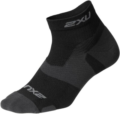 2XU Unisex Vectr Light Cushion 1/4 Crew Socks - Black/Titanium