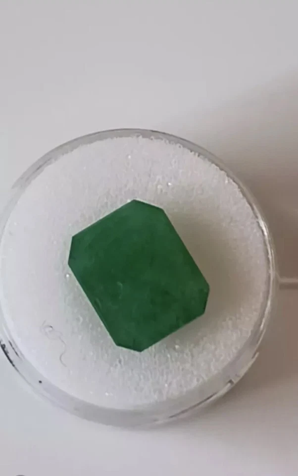 GIA Certified 7.02 Ct Loose Green Natural Beryl, Emerald Shape Gemstone - Image 4 of 4