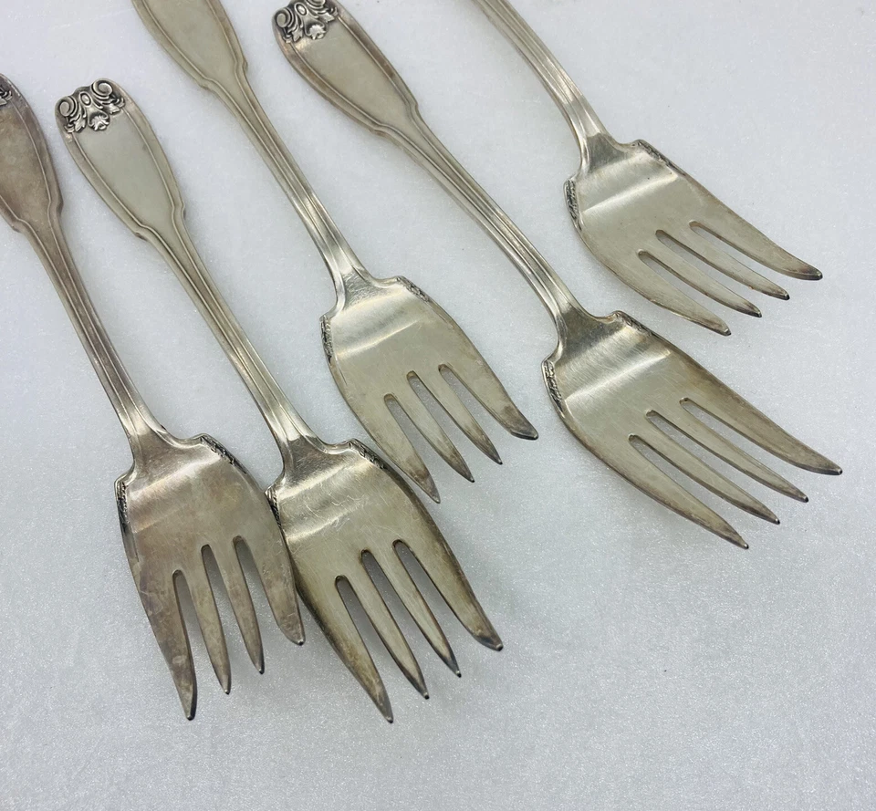 Vintage WM Rogers Pat 12 Serving Forks Silverplated Blossom Handle Flatware 29 - Image 3 of 4