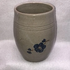 JUGTOWN WARE POTTERY Vase Cup 4.5"Floral BLUE Dogwood North Carolina Vtg 1987
