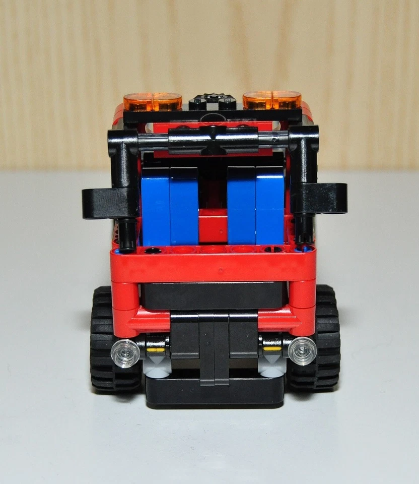 LEGO Technic 42084 Hook Loader, foto 3 di 5