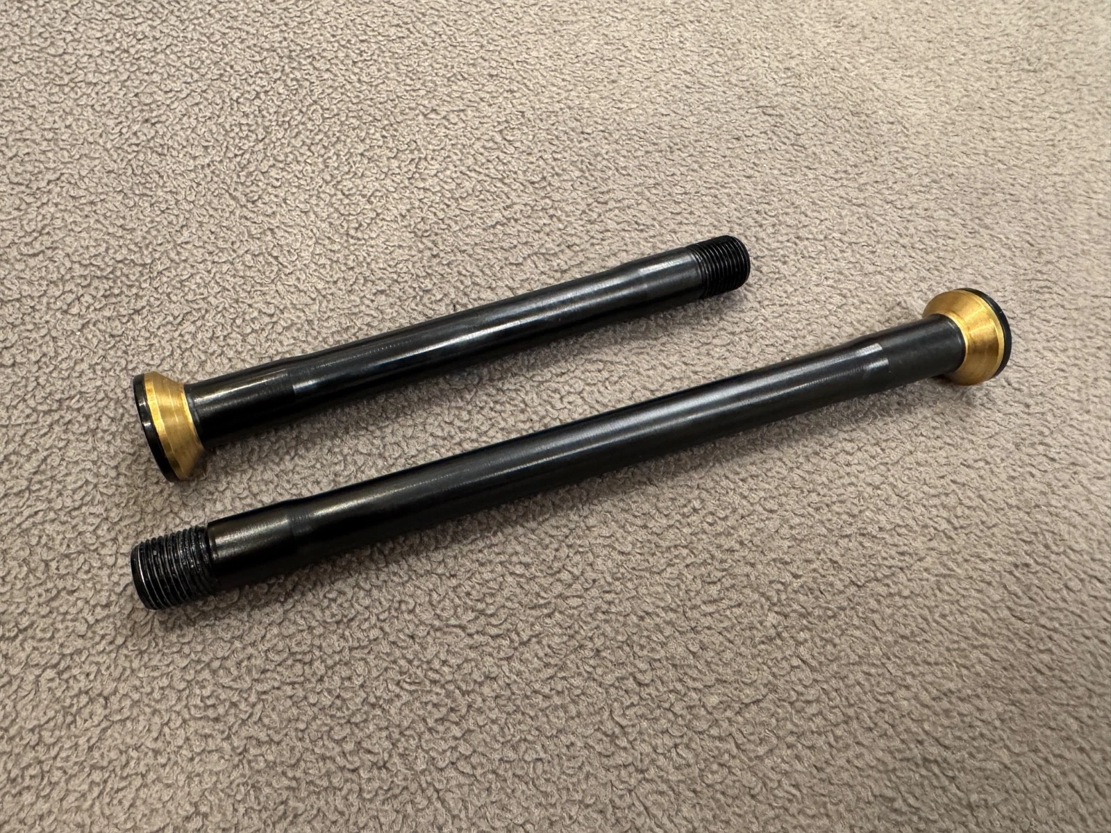Specialized Rear Road Thru Axle - Thumbnail 2