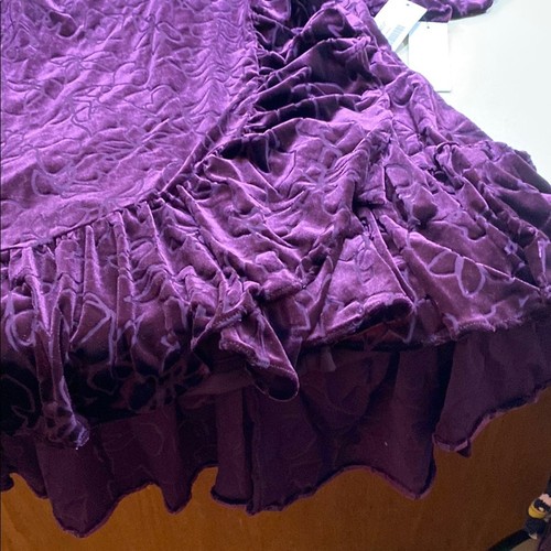 Calvin Klein Whimsygoth Faux Wrap Velvet Burnout Ruffled Dress in Deep Purple - Bild 8 von 8